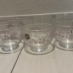 ガラスコップ　グラス　湯呑み　お皿の画像