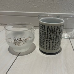 ガラスコップ　グラス　湯呑み　お皿の画像