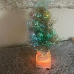 光る　
クリスマスツリーの画像