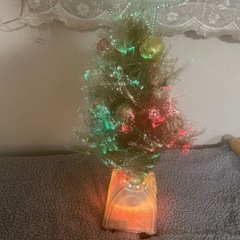 光る　
クリスマスツリーの画像