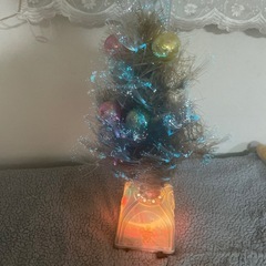 光る　
クリスマスツリーの画像