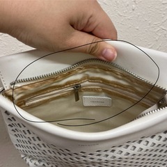 CHARUER ホワイト ショルダーバッグの画像