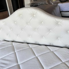 フレンチ調 おしゃれ セミダブルベッド、25cm Avenco  マットレスセット、幅120cm Used/キレイの画像