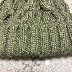 LOVABLE ポンポン付きニット帽 オリーブグリーンの画像