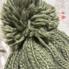 LOVABLE ポンポン付きニット帽 オリーブグリーンの画像