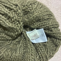 LOVABLE ポンポン付きニット帽 オリーブグリーンの画像