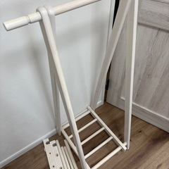 木製キッズハンガーラック ホワイト  ハンガー6本付きの画像