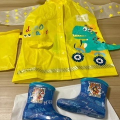 未使用近いこども雨具　キッズ 恐竜 レインコート&長靴 17.0cmの画像