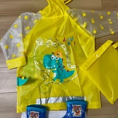 未使用近いこども雨具　キッズ 恐竜 レインコート&長靴 17.0cmの画像