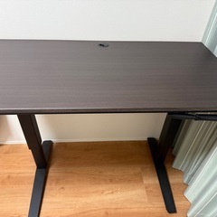 ニトリ手動式昇降式テーブルの画像