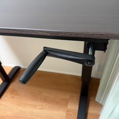 ニトリ手動式昇降式テーブルの画像