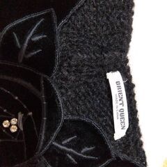 ご花柄刺繍のブラックニットセーターの画像