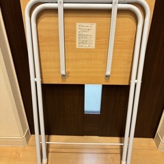 折りたたみテーブルの画像