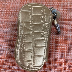 ビジュー装飾のくまデザインキーケースの画像