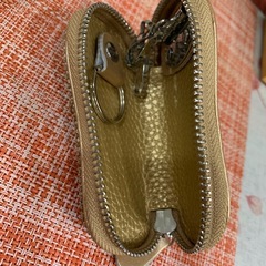 ビジュー装飾のくまデザインキーケースの画像