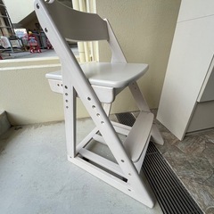 ニトリ　学習机イスセット（ホワイト）の画像