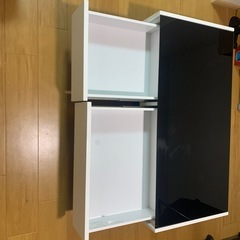 ガラスローテーブル比較的綺麗‼️‼️値下げ交渉オッケー‼️早いもの勝ち25日まで‼️の画像