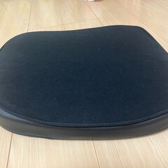 車用クッション 2つ ほぼ未使用の画像