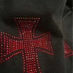 unknown london 赤黒 パーカー
の画像