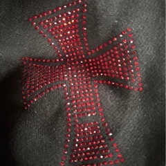 unknown london 赤黒 パーカー
の画像