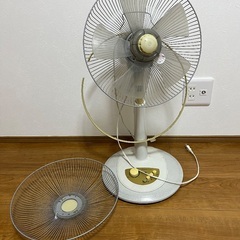 扇風機(動作確認済み、写真の通り破損あり)の画像