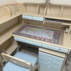 コイズミ勉強机の画像