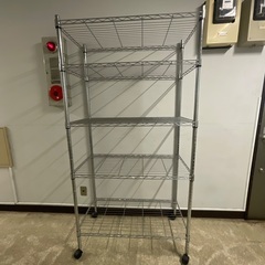 人気のドウシシャのスチールラック！19台ありますの画像