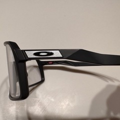 【オークリー】SUTRO調光レンズの画像