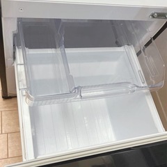 (送料無料) 2020年 美品 冷蔵庫 146L MITSUBISHI 霜取り不要 ヨコ取りポケット たっぷり3段棚収納 ⑧の画像