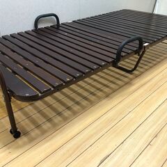 折りたたみベッド 木製すのこ シングル相当 キャスター付き 介護用 来客用 簡易ベッド　251214-9の画像