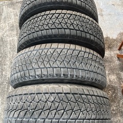  4本セットブリヂストン(BRIDGESTONE) 235/60R18 スタッドレスタイヤ BLIZZAK の画像