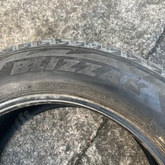  4本セットブリヂストン(BRIDGESTONE) 235/60R18 スタッドレスタイヤ BLIZZAK の画像