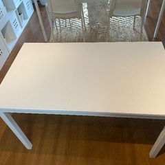 IKEA ダイニングテーブルの画像