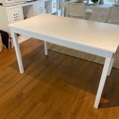 IKEA ダイニングテーブルの画像
