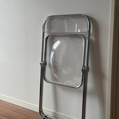 折りたたみチェア クリアの画像