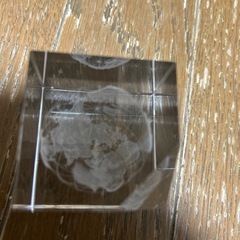 クリスタルペーパーウェイト 地球デザインの画像