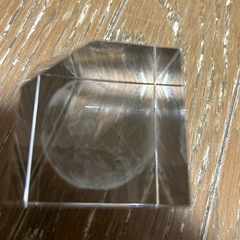 クリスタルペーパーウェイト 地球デザインの画像