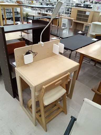 リユースのサカイ栃木店☆ジモティ割あり☆ 学習机 ベージュ W80×D45