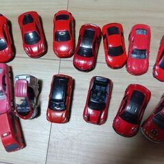 トミカ赤シリーズの画像