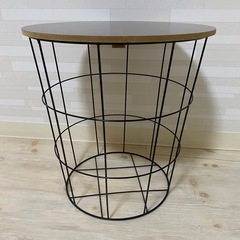 お洒落　サイドテーブル　物置　籠の画像