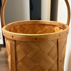 ヴィンテージ　北欧 木製バスケット かご（持ち手付き）の画像