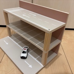 トミカ駐車場(トミカは付属しません)の画像