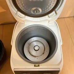 【自宅まで引き取れる方】炊飯器 TOSHIBA RC-5NSの画像