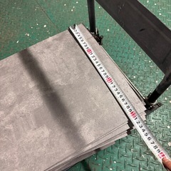 美品⭐️タイルカーペット コンクリート調 グレーの画像