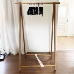木製 ハンガーラックの画像