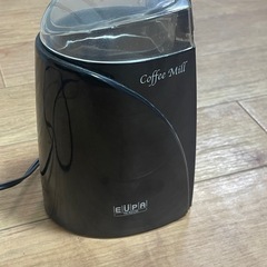 コーヒーグラインダーと電気ケトルの画像