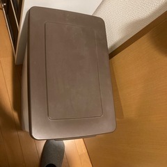 ペダル式蓋つきゴミ箱の画像