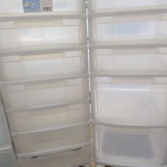 プラスチックの衣装ケースですの画像