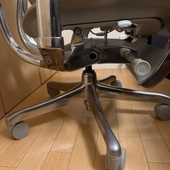 【2024年購入】エルゴヒューマン Pro2 オットマン内蔵型（GYフレーム）の画像