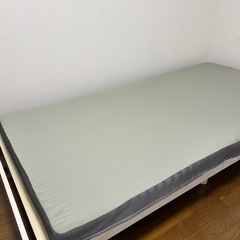 シングルベッド 白 木製 シンプル／丸められるマット付／府中市／4階EVなし 手伝い可 ※明日（月）引き取り希望の画像